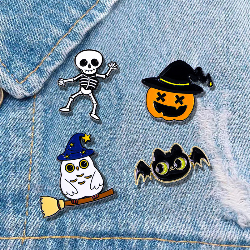 Cosplay Bat Prop - Halloween cartoon funny brooch badge cute