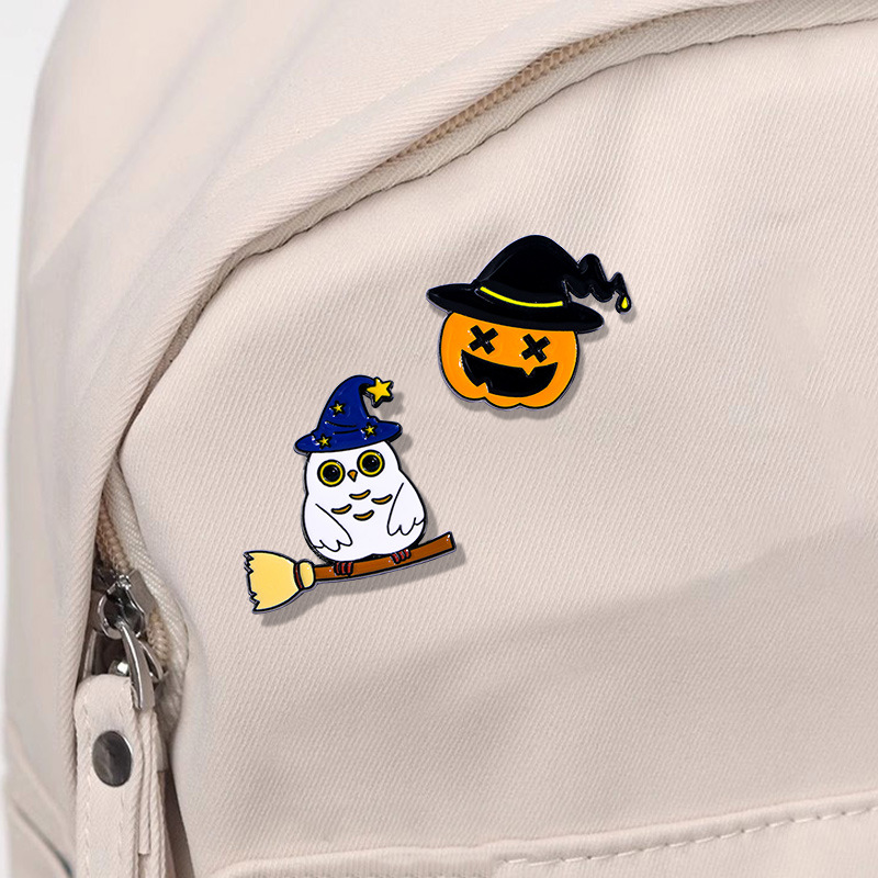 Halloween cartoon funny brooch - Cosplay Bat Prop recensione e prezzo