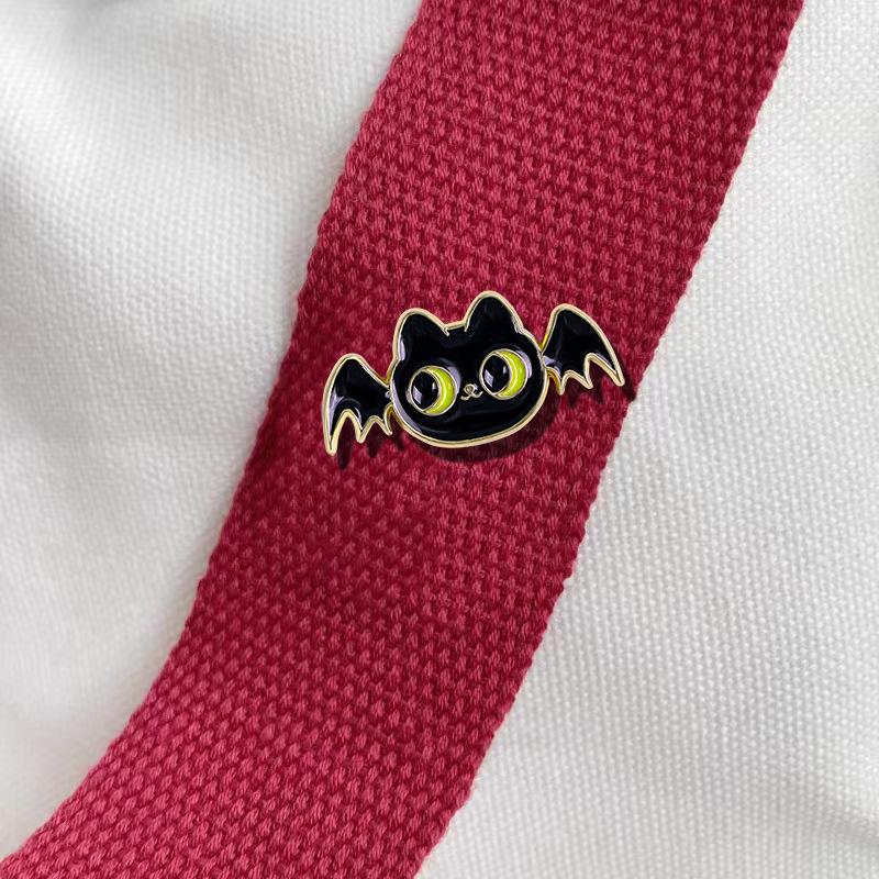 Halloween cartoon funny brooch - Cosplay Bat Prop recensione e prezzo