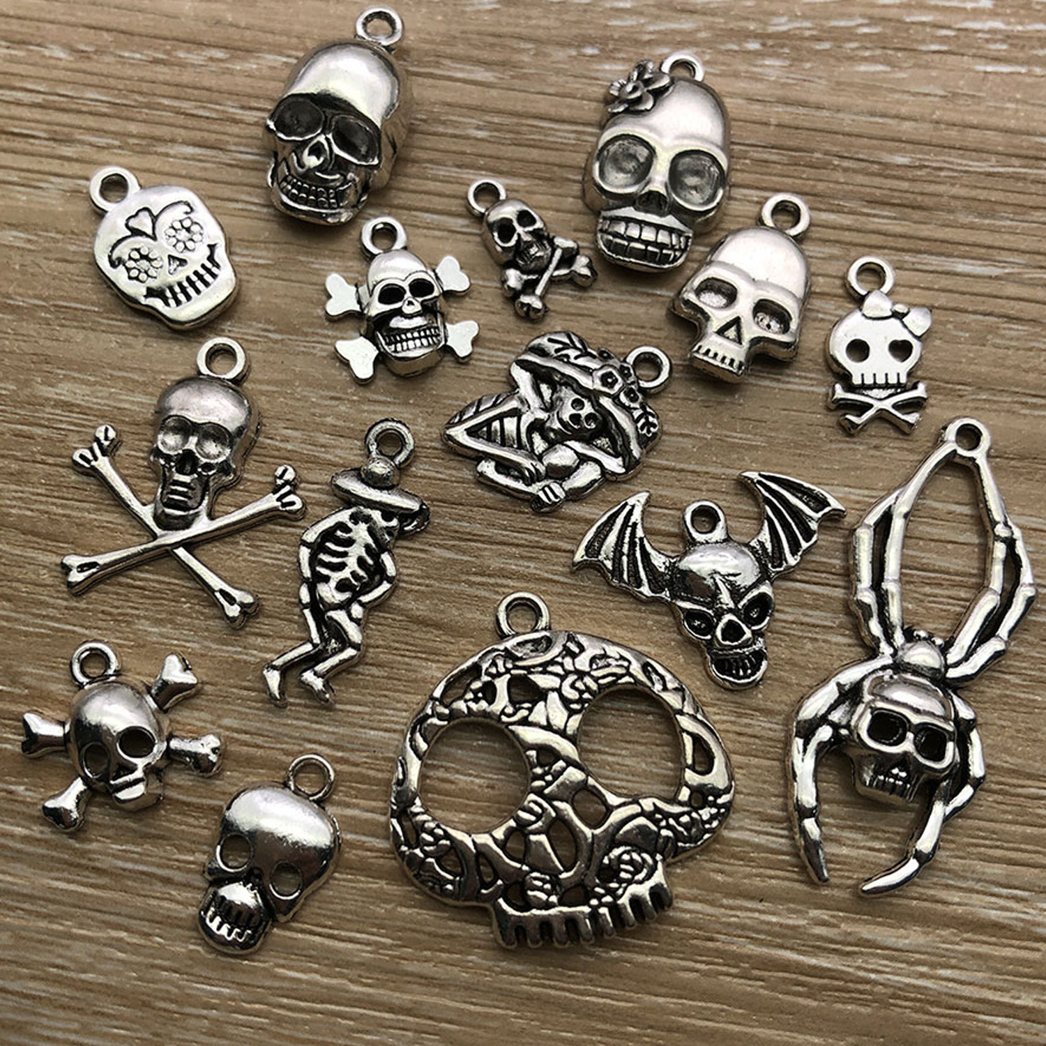 50pcs Halloween Charms – Vinta - Cosplay Bat Prop recensione e prezzo