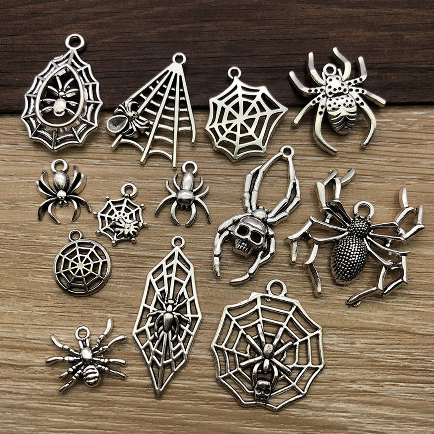 50pcs Halloween Charms – Vinta - Cosplay Bat Prop recensione e prezzo